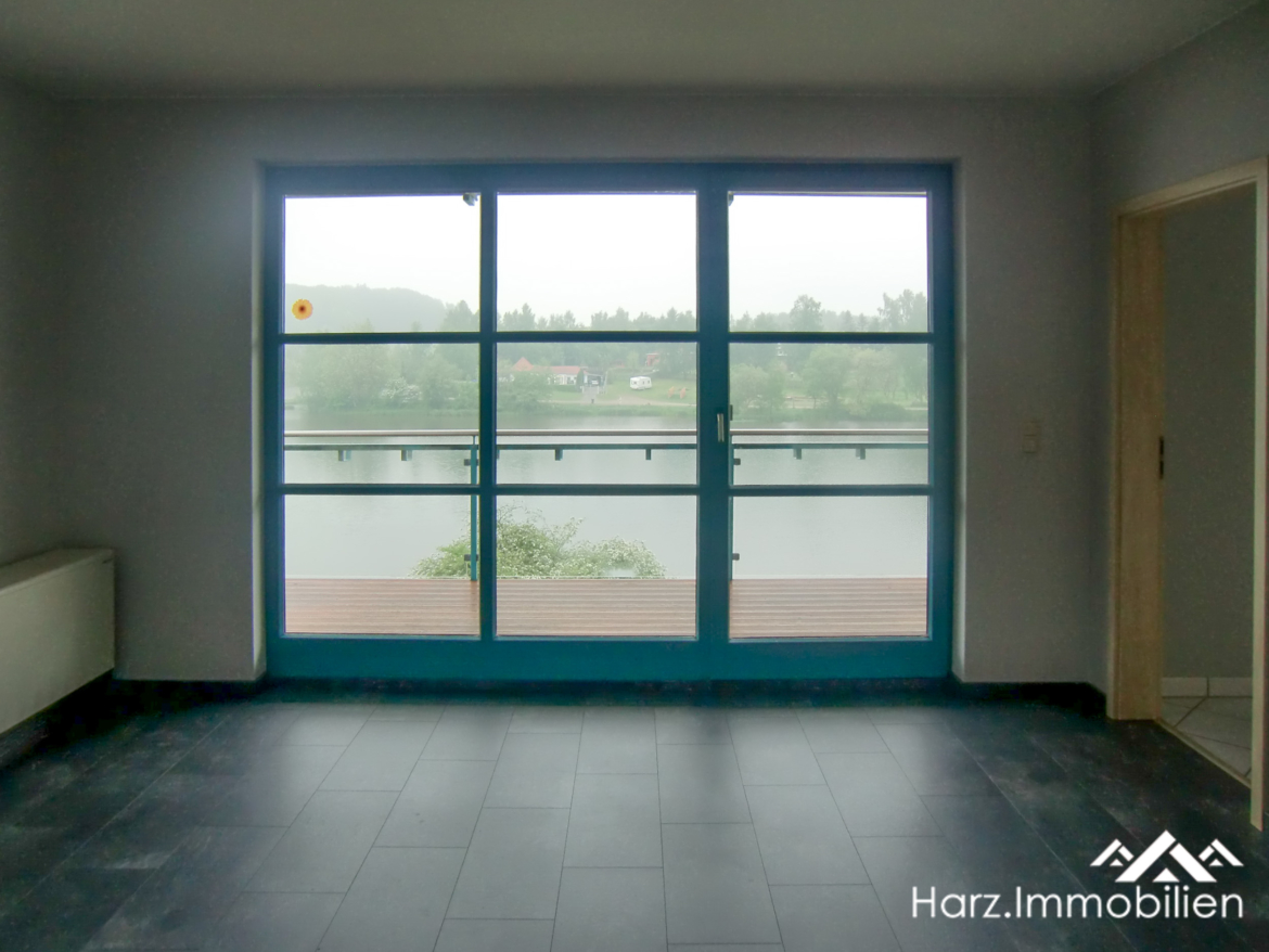 harz-immobilien-Schöne-3-Raum-Wohnung-in-Stiege-mit-Seeblick-3-Stiege-WZ-1-.jpg